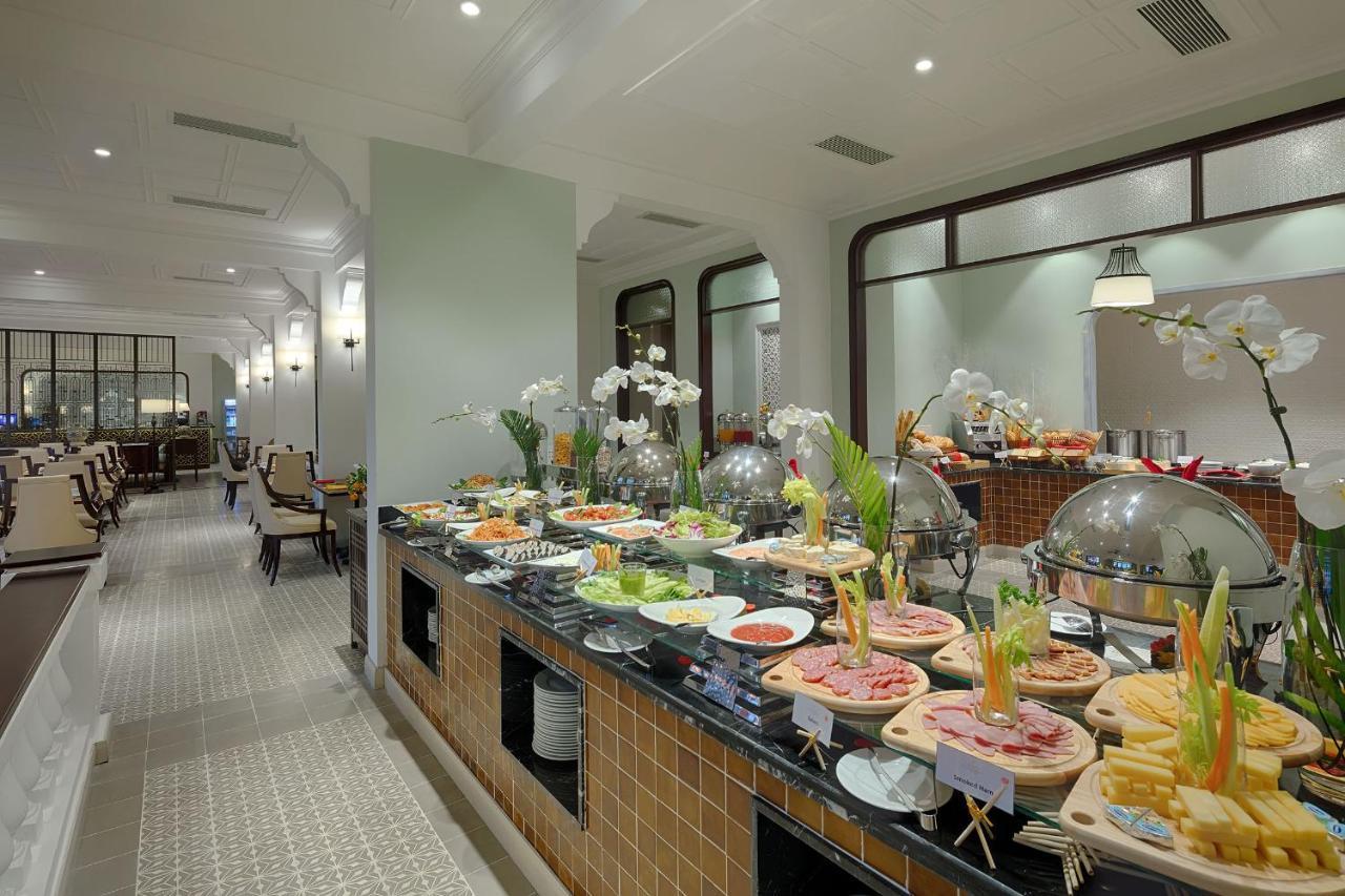 Allegro Hoi An . A Little Luxury Hotel & Spa Екстериор снимка A buffet at a hotel