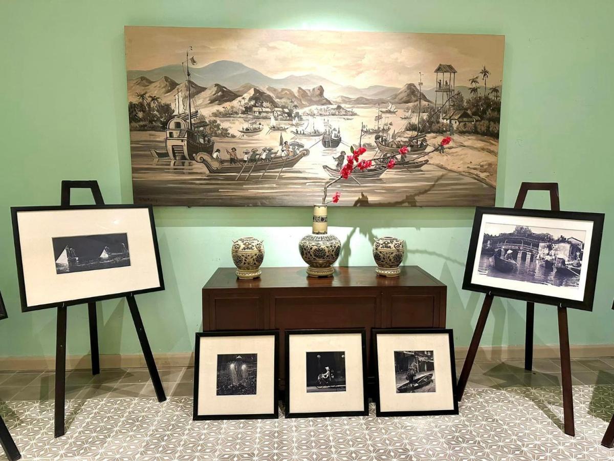 Allegro Hoi An . A Little Luxury Hotel & Spa Екстериор снимка A display of photographs by the author