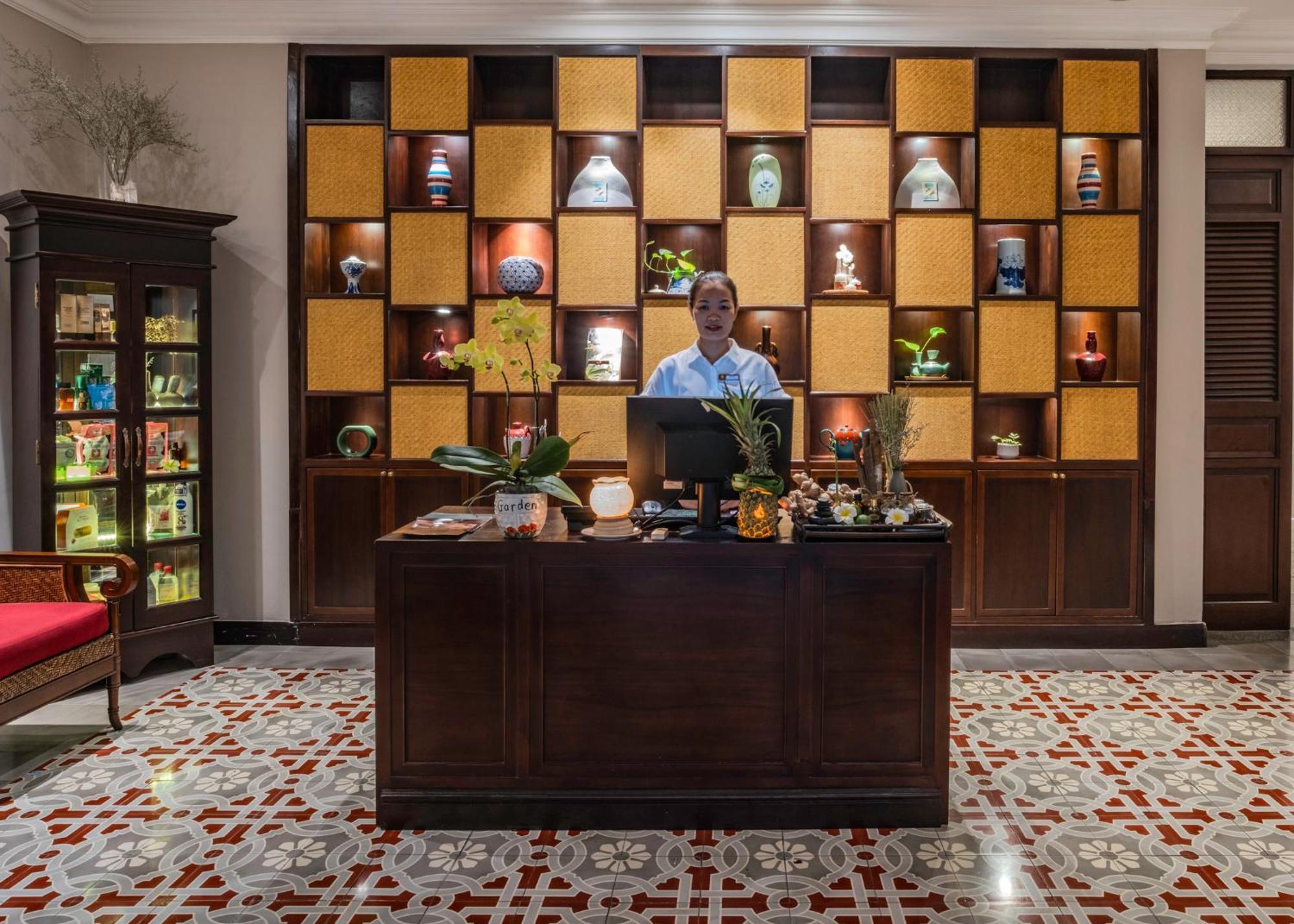 Allegro Hoi An . A Little Luxury Hotel & Spa Екстериор снимка Reception desk at the hotel